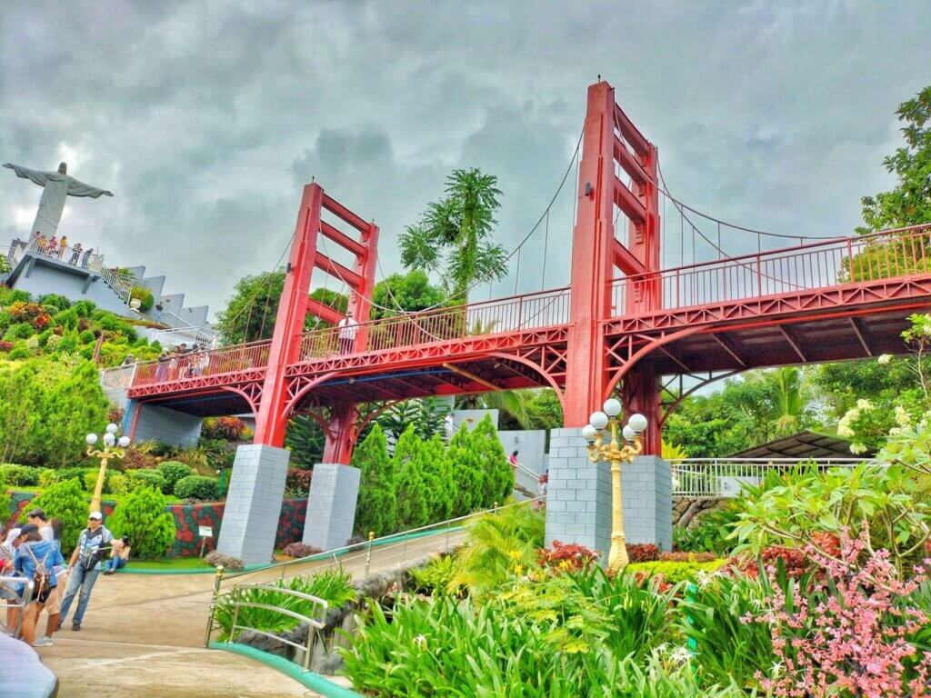 golden gate bridge landmark at sikatuna's mirror of the world