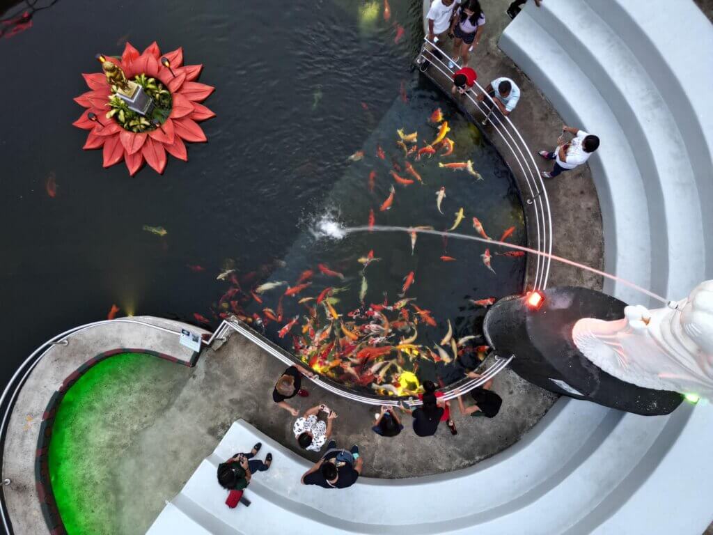 merlion on sikatuna's mirror of the world